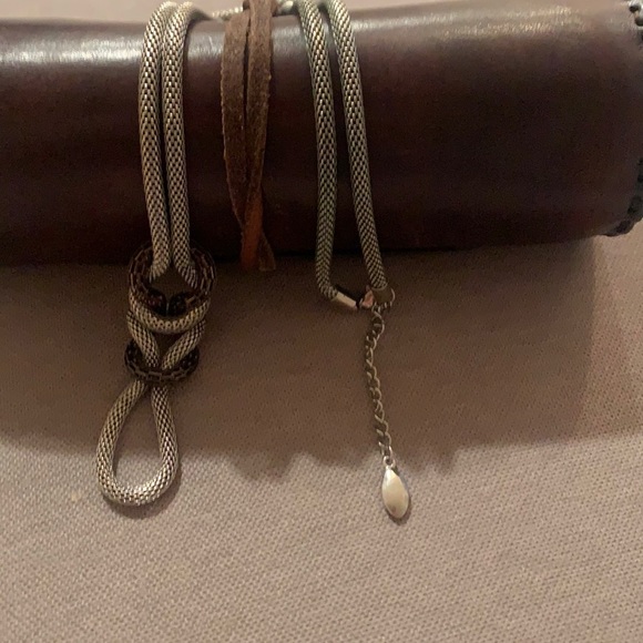 Beautiful mixture of dark and light grey necklace - Picture 3 of 3